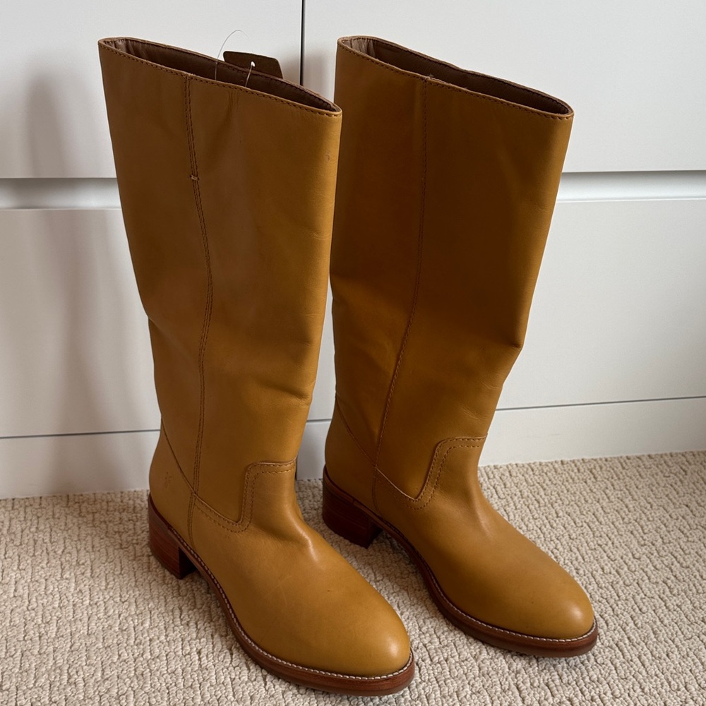 NWT Frye Camryn Leather Heeled Boots in Banana - Picture 3 of 4